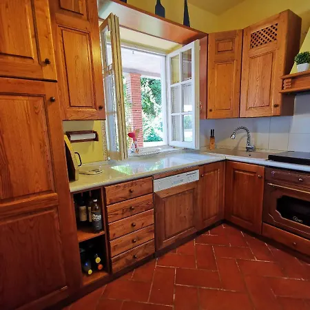 Montesegnale Apartment *