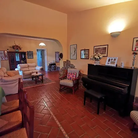 Montesegnale Apartment *