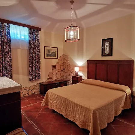 Montesegnale Apartment *